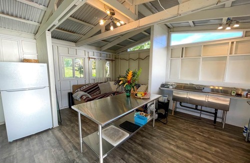 Kealakekua Cabin | Cute Cabin for Two Surrounded by Nature for a Peaceful Getaway in Kealakekua, Hawaii