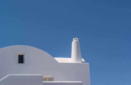 Pyrgos Apartment | Deluxe Suite Sea View Hot Tub - White Co