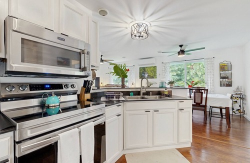 Kapoho House | Dog-friendly home near the ocean with lanai, washer/dryer, desk and Free Wifi
