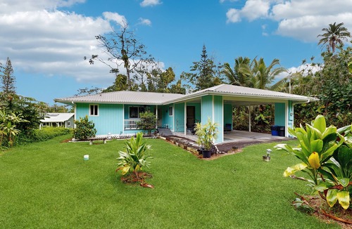 Kapoho House | Dog-friendly home near the ocean with lanai, washer/dryer, desk and Free Wifi