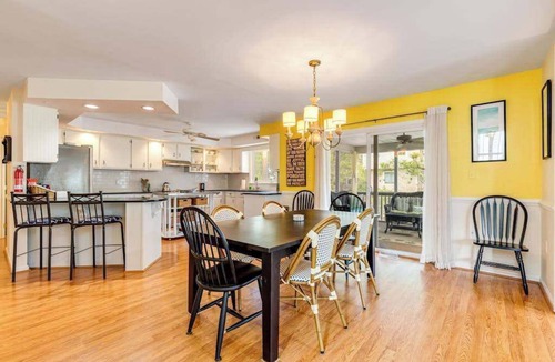 Cat Hill House | Dog-friendly South Bethany gem near the beach with central AC & fast WiFi
