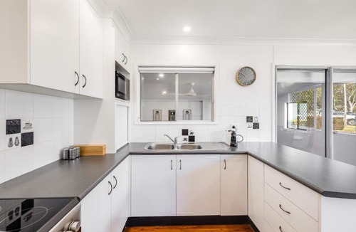 East Toowoomba House | Eastside Haven - Central & Convenient!