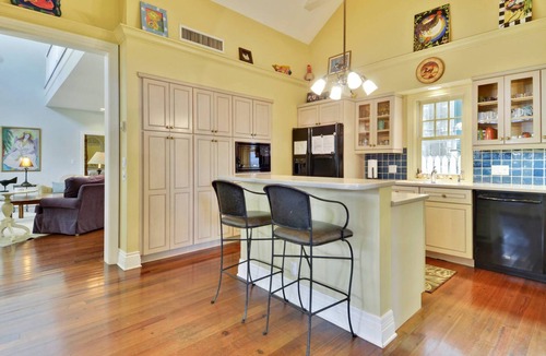 Bahama Village House | Easy Livin' by AvantStay | Key West Home w/Pool & BBQ | Month Long Stays Only