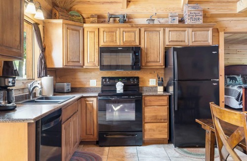 Branson Cedars Cabin | Elegant 2700 Sq Ft True Log Cabin-Private Hot Tub-Game Room-Pool Table-Best View Near Big Cedar