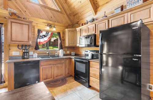 Branson Cedars Cabin | Elegant 2700 Sq Ft True Log Cabin-Private Hot Tub-Game Room-Pool Table-Best View Near Big Cedar