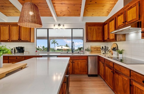 Kailua-Kona House | Entire Gated Estate w/Lap Pool Ocean View AC in DT Kona
