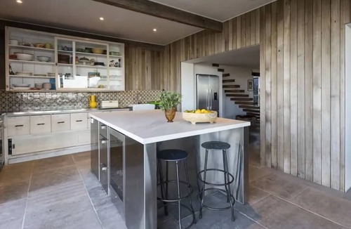 Coopers Shoot House | Entire home in the lush Hinterland of Byron Bay with panoramic coastal and hinterland view