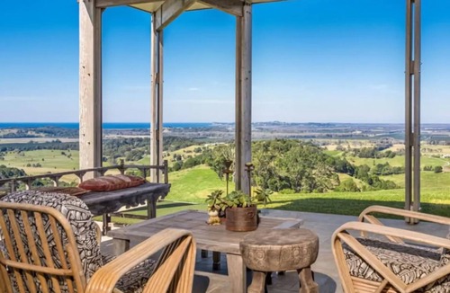 Coopers Shoot House | Entire home in the lush Hinterland of Byron Bay with panoramic coastal and hinterland view