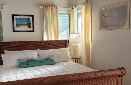 Kalama Tract Cottage | Exclusive Beach Cottage 2 blocks from the Beach, 5 min from Kailua town.