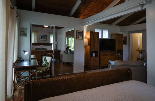 Kalama Tract Cottage | Exclusive Beach Cottage 2 blocks from the Beach, 5 min from Kailua town.