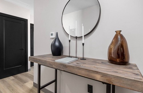 Silverthorne House | Executive suite in Downtown Silverthorne, stunning views, walk to Bluebird