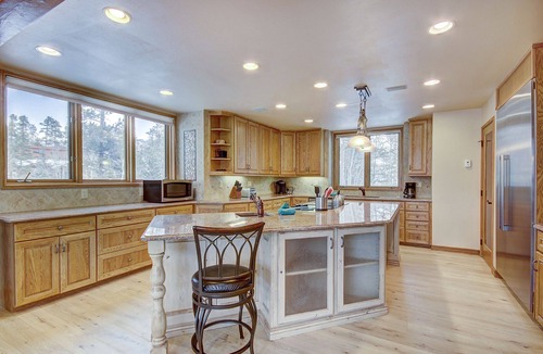 Three Peaks House | Falcon's Nest Retreat | Private Hot Tub, Amazing Views, Balcony & Grill