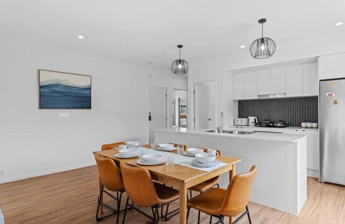 Greenbank House | Family-Friendly 4BR Home with 3 Bathrooms & A/C