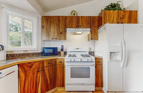Kamuela House | Family friendly home with mountain view, private lanai, yard and WIFI