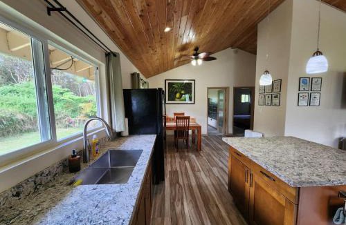 Mountain View House | Family Friendly Oasis- Firepit-Puzzles-Breakfast