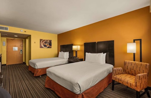 Western Honolulu Hotel | Family Friendly Stay | 2 Double Beds Standard Room | Free Breakfast & Pool