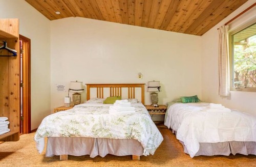 Volcano Cabin | Family Getaway in Volcano sleeps 4
