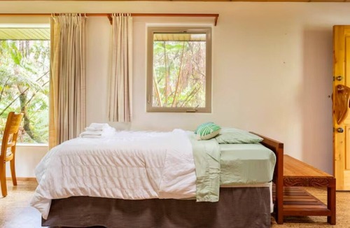 Volcano Cabin | Family Getaway in Volcano sleeps 4