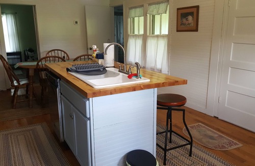 Mount Airy House | Farm house at the Peach Orchard in Mtns - Pet Friendly