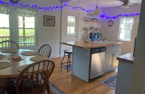 Mount Airy House | Farm house at the Peach Orchard in Mtns - Pet Friendly