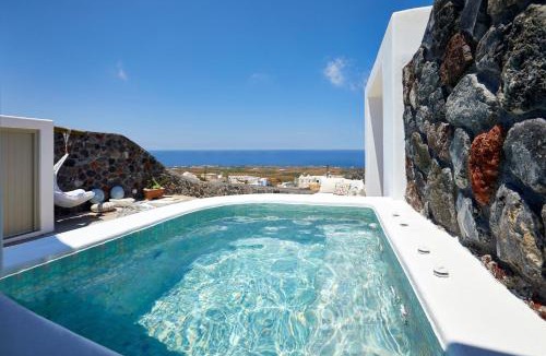 Finikia Villa | Finikia -Foinikia - Luxury Cave - A Wonderful 2 Bedroom Villa - Hot Tub