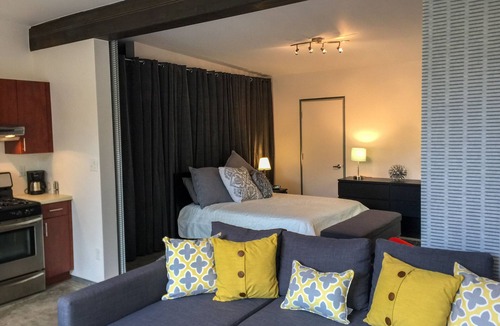 Santa Fe House | Florecitas is a New contemporary guest house.Beautiful bright contemporary
