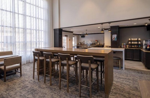 Polaris Apartment | Free Breakfast. Pool. Suite Near Ohio State University