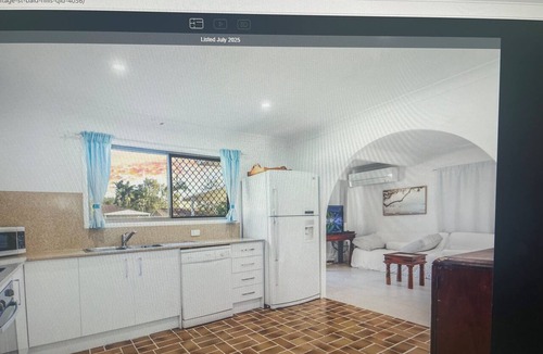 Bald Hills House | Full house all comforts Bald Hills close to Hwy near - shops - train - boat ramp