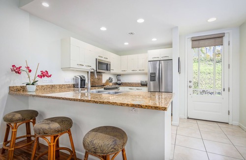 Kahaluu-Keauhou House | FULLY RENOVATED UNIT. 3 BDRM, 3 BATH SLEEPS 8. PERFECT FOR GRANDPARENTS
