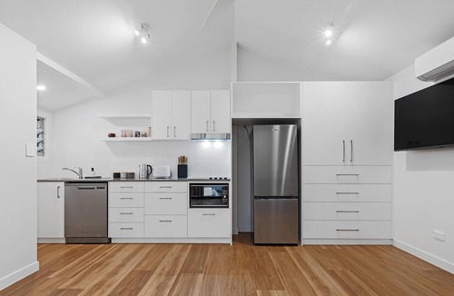 Palm Beach Apartment | Galah on the Beach!!