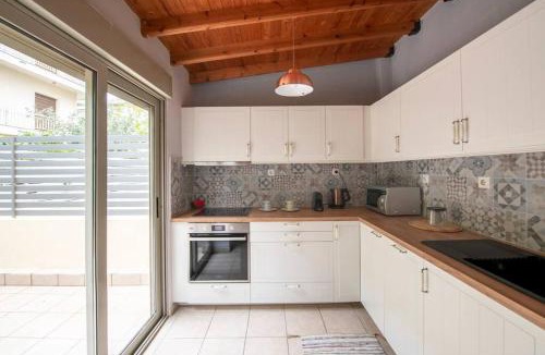 Voula Apartment | garden flat close to the beach