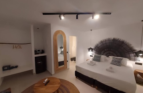 Imerovigli Hotel | Gazelle Living