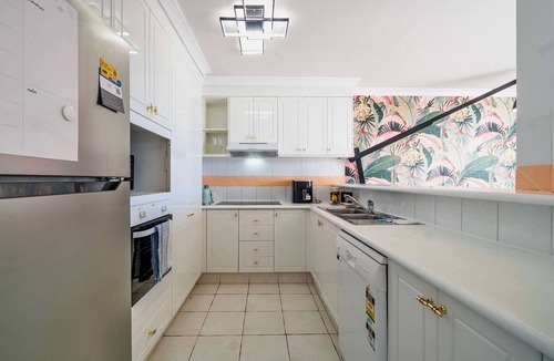 Miami Apartment | GC Marathon Base, Sleeps 8, Pool, Spa, BBQ,Parking