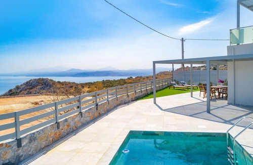 Kefalas Villa | Gianna's Panoramic Seaview Twin Villas with pool 2