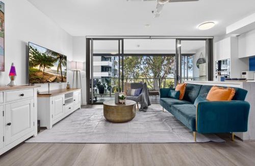 Labrador Apartment | Gorgeous and Spacious 2BR Beach Apt with Pool, Parking and Gym