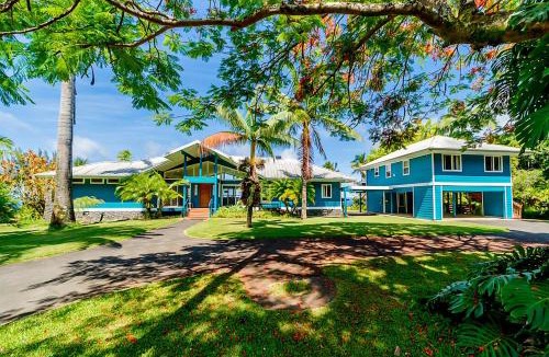 Hakalau House | Grand Oceanfront Gated Estate on the Hamakua Coast