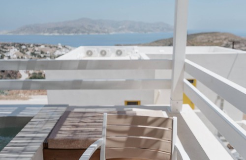 Kimolos House | Grand Suite 2 with Private Pool and Seaview