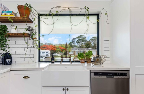 Ocean Shores House | Grasmere - NEW luxury Byron home-walk to beach & river.