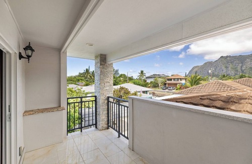 Waimanalo Beach House | Great Price! 2600sf 5 bedroom 3 bath Gated New House Steps from Waimanalo Beach