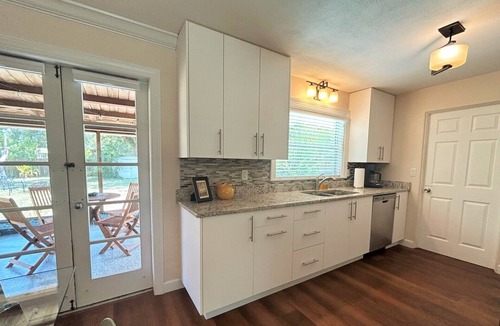 Alta Vista House | Guests Love this Home & Location Walk Downtown, Trolley to Lido Beach, Pets OK!