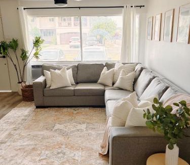Laie House | Hale Moana Retreat AC Walk to Ocean and Spacious Family Stay