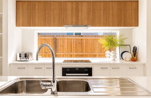 Greenbank House | Haus Verde | 4BR Greenbank Hideout in Logan