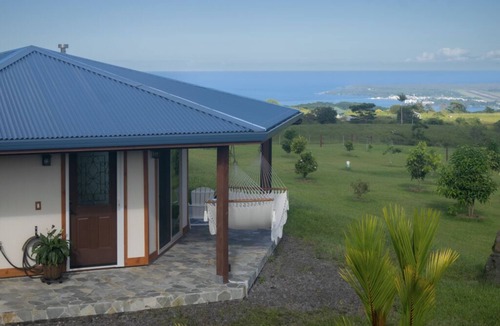 Hilo House | Hawaii Eco Village in Hilo AIR