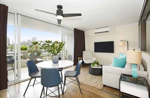 Waikiki Condo | Heart of Waikiki Corner Unit just a short walk to Beach and Restaurants!