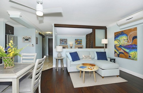 Waikiki Condo | Heart of Waikiki! Lower Floor! Great Location! Washlet, AC, Wi-Fi, Kitchen!
