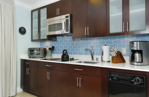 Waikiki Condo | Heart of Waikiki! Lower Floor! Great Location! Washlet, AC, Wi-Fi, Kitchen!