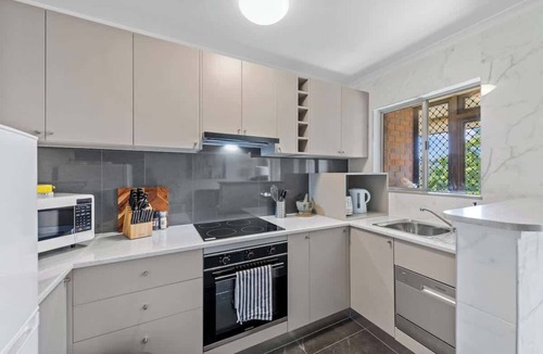 New Farm Apartment | Hidden away in New Farm ~ 1 Bed/1 Bath/1 Car