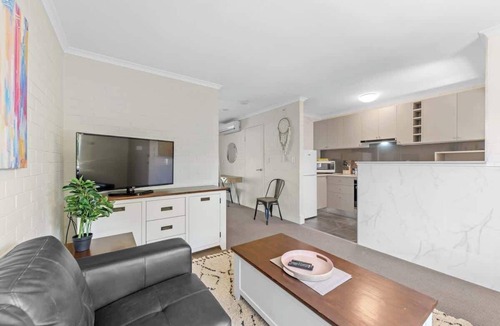 New Farm Apartment | Hidden away in New Farm ~ 1 Bed/1 Bath/1 Car