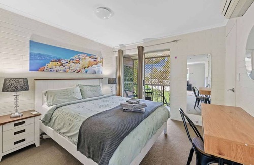 New Farm Apartment | Hidden away in New Farm ~ 1 Bed/1 Bath/1 Car