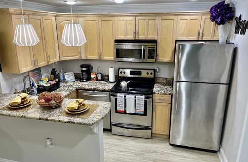 Peachtree Heights West Apartment | HIDDEN GEM: STUDIO QUEEN IN THE HEART OF BUCKHEAD